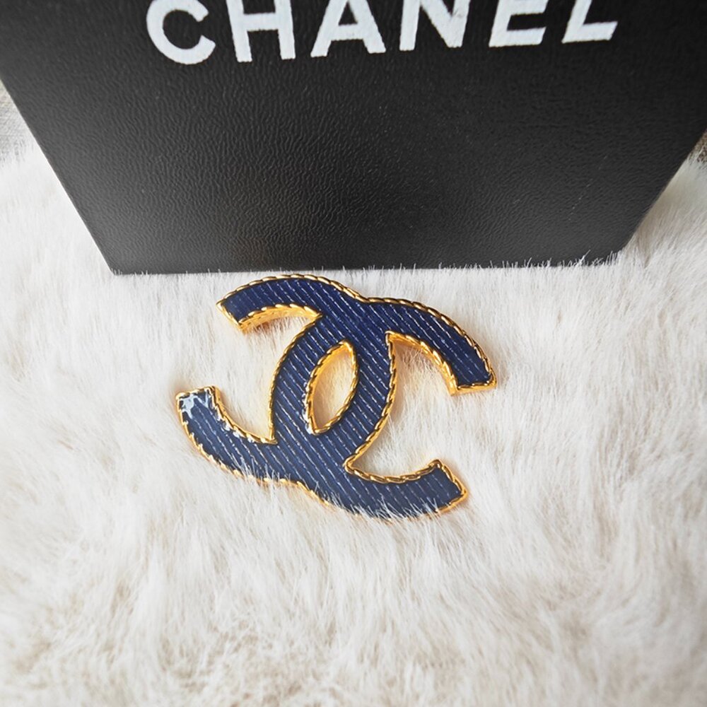 Chanel Women's CC Brooch